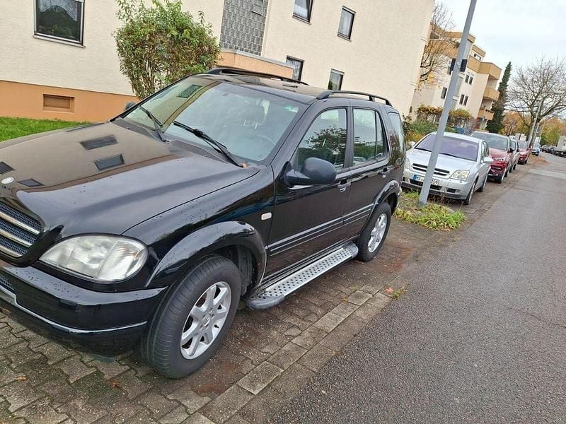 Schwarz Gebraucht 1999 Mercedes ML320 SUV | 4.500 € (Fairer Preis) - Bild 1/4