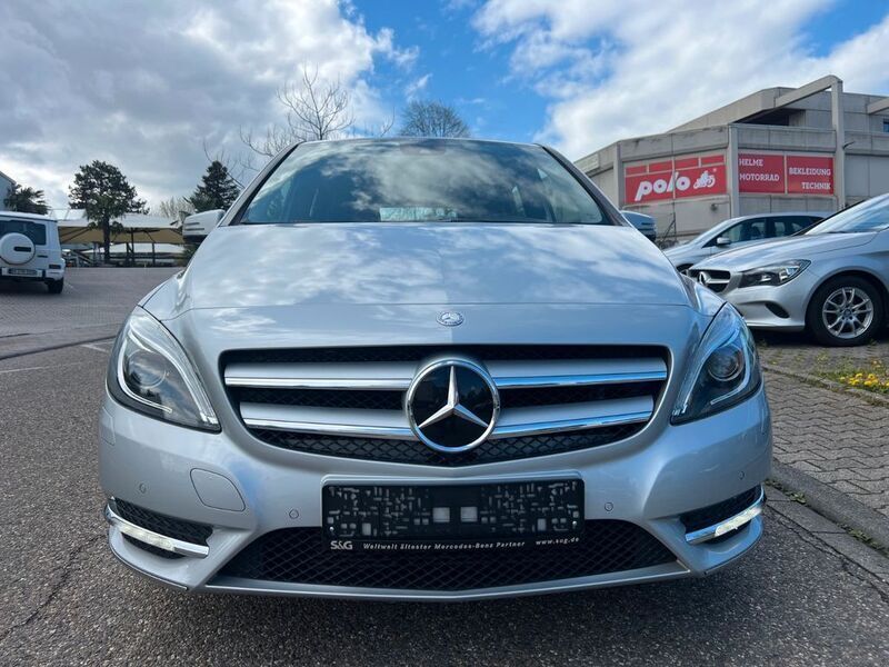 Grau Gebraucht 2013 Mercedes B200 Van / Kleinbus | 13.990 € (Fairer Preis) - Bild 1/4