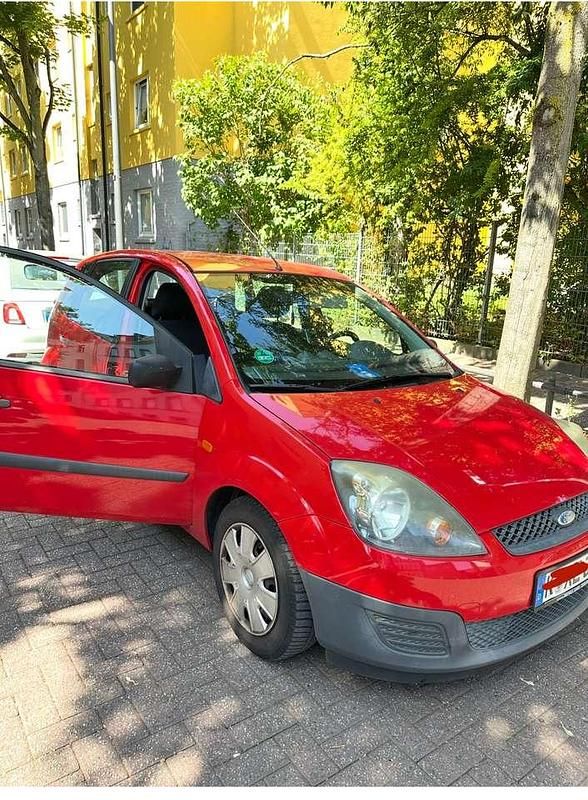 Rot Gebraucht 2006 Ford Fiesta Kleinwagen | 950 € (Superpreis) - Bild 1/4