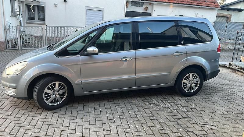 Gebraucht Ford Galaxy 140 PS (102 kW) 2007 Silber Van / Kleinbus