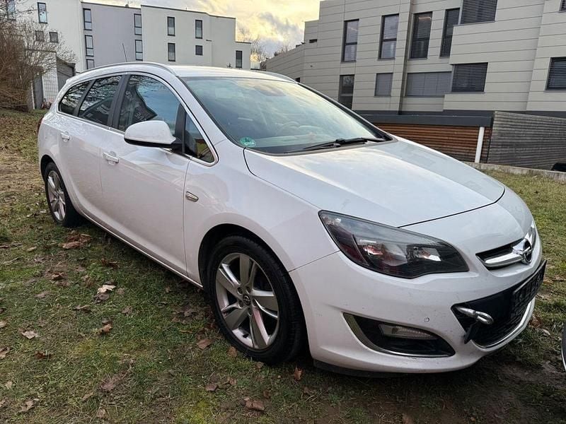 Gebraucht Opel Astra Sport 165 PS (121 kW) 2011 Weiß Kombi