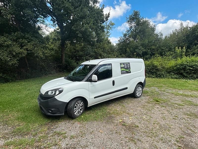 Weiß Gebraucht 2018 Fiat Doblò Van / Kleinbus | 7.999 € (Guter Preis) - Bild 1/4