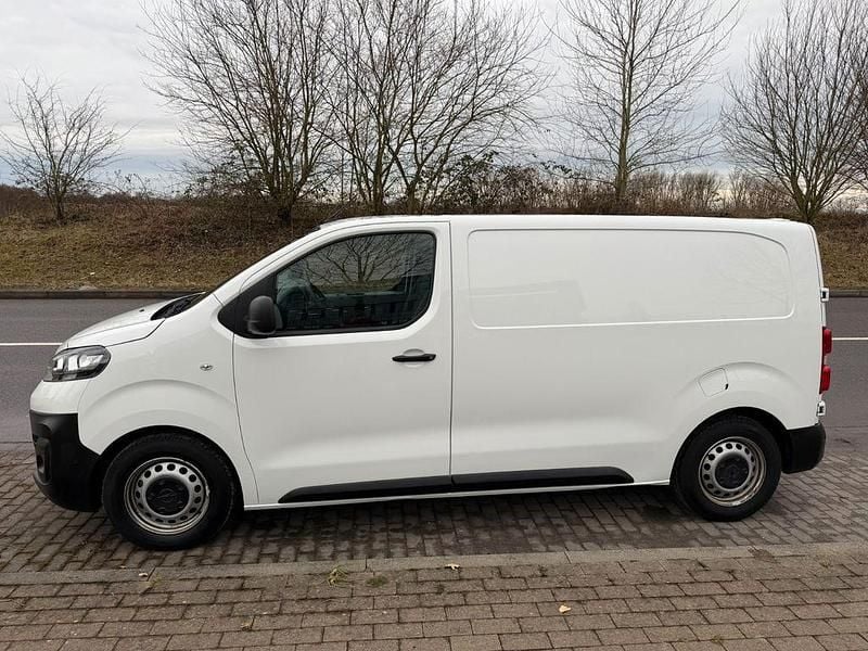Gebraucht Opel Vivaro 102 PS (75 kW) 2022 Weiß Van / Kleinbus