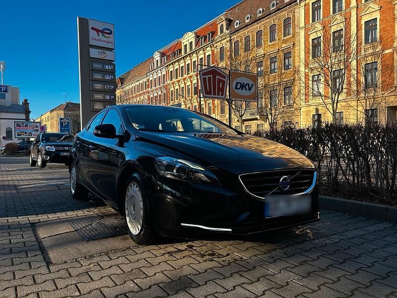 Schwarz Gebraucht 2014 Volvo V40 You! Kombi | 7.950 € - Bild 1/4