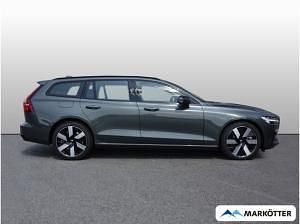 Neu Volvo V60 Plus 398 PS (292 kW) 2025 Gruen Kombi