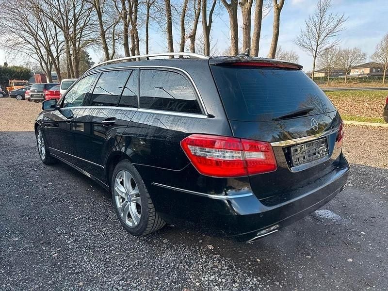 Gebraucht Mercedes E200 Avantgarde 184 PS (135 kW) 2012 Schwarz Kombi