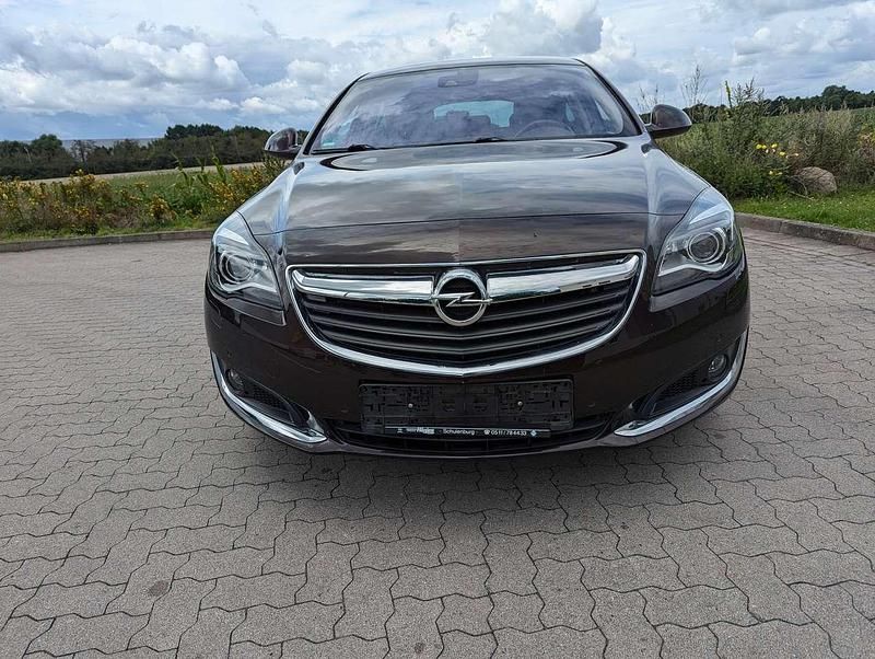 Mahagonibraun/darkmahagony Gebraucht 2016 Opel Insignia Innovation Limousine | 10.900 € (Fairer Preis) - Bild 1/4