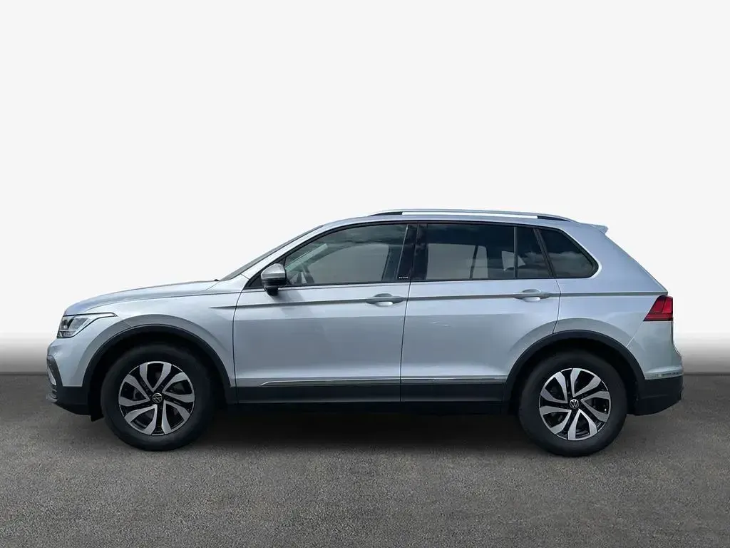 Gebraucht VW Tiguan Active 131 PS (96 kW) 2022 Silber SUV