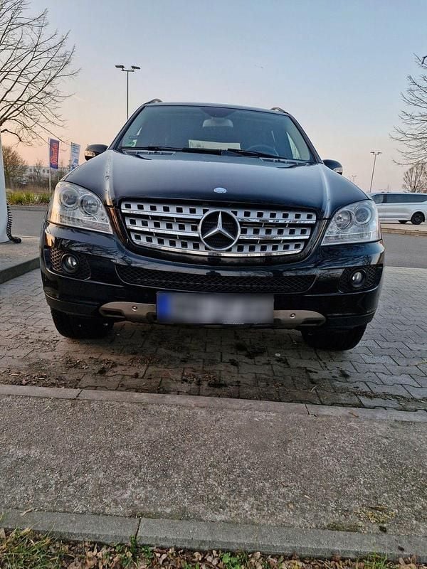 Gebraucht Mercedes ML320 224 PS (164 kW) 2008 Schwarz SUV