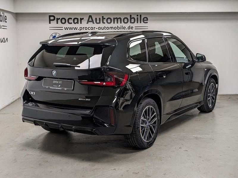 Neu BMW iX1 Comfort Edition 230 kW (313 PS) 2025 Black sapphire SUV
