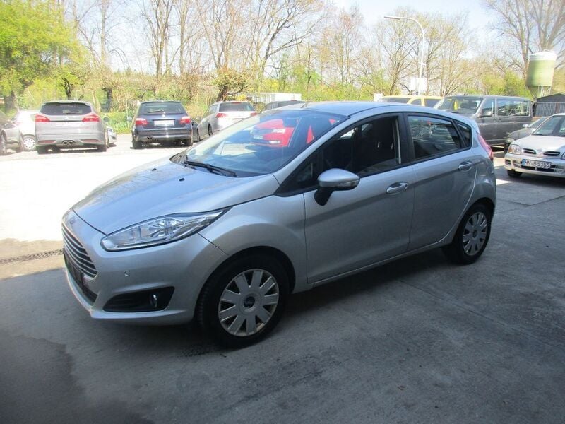 Silber Gebraucht 2015 Ford Fiesta Trend Kleinwagen | 8.490 € (Etwas zu teuer) - Bild 1/4
