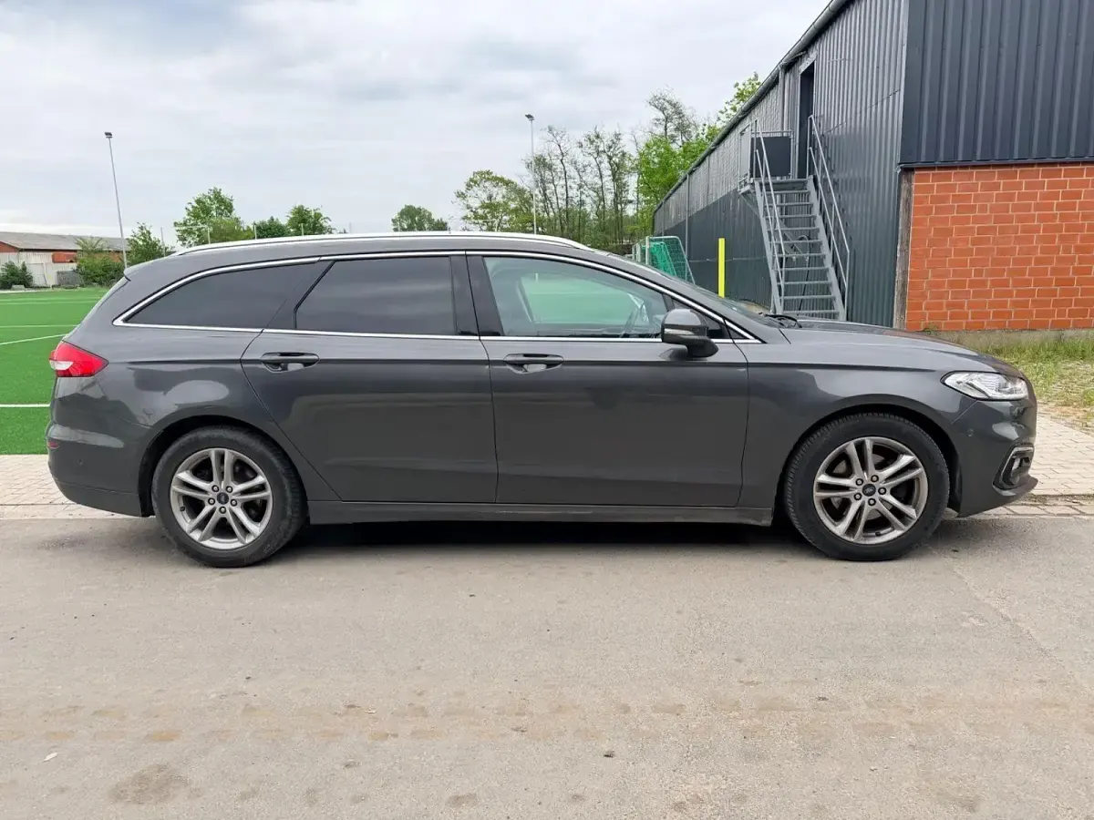 Gebraucht Ford Mondeo Titanium 150 PS (110 kW) 2019 Grau Kombi