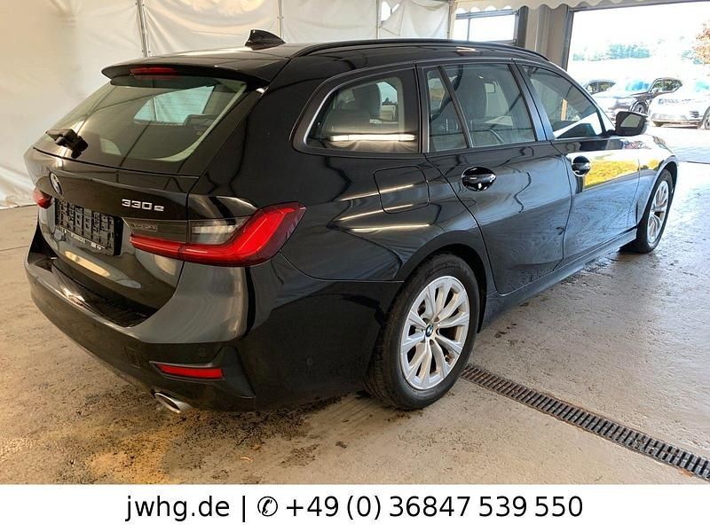 Gebraucht BMW 330e Advantage 252 PS (185 kW) 2021 Schwarz Kombi