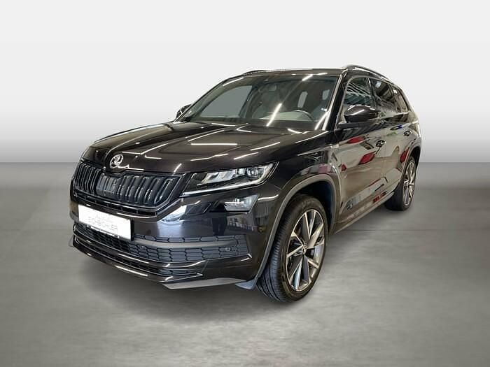 Black magic perleffekt (metallic) Gebraucht 2020 Skoda Kodiaq SportLine SUV | 32.588 € (Fairer Preis) - Bild 1/4