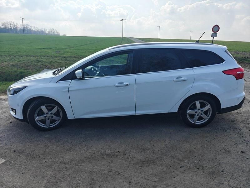 Gebraucht Ford Focus Cool & Connect 125 PS (91 kW) 2018 Weiß Kombi