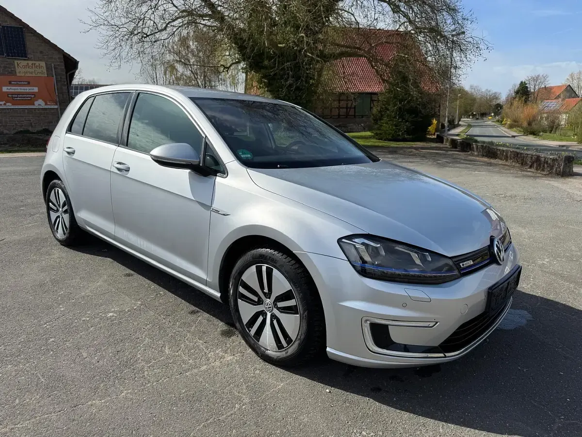 Gebraucht VW e-Golf 85 kW (116 PS) 2016 Silber Kleinwagen