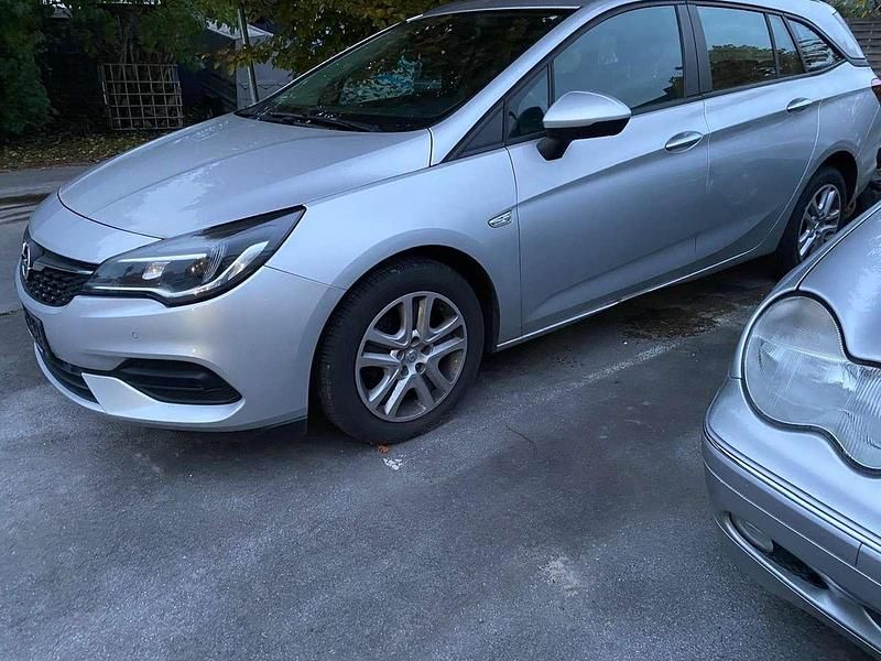 Argon silber/ice silver (m2) Gebraucht 2020 Opel Astra Edition Kombi | 7.450 € (Superpreis) - Bild 1/4