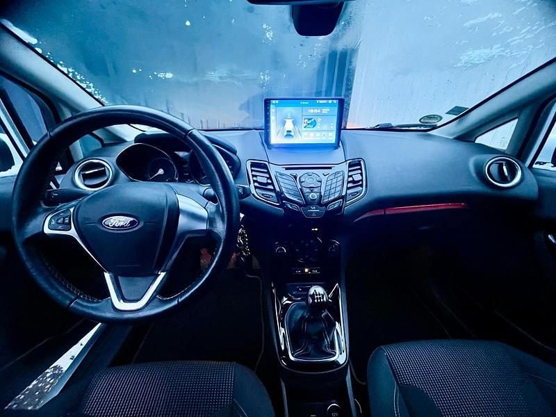 Gebraucht Ford Fiesta Titanium 125 PS (91 kW) 2017 Weiß Limousine