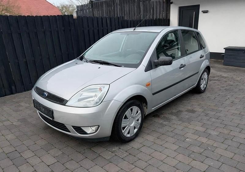 Gebraucht Ford Fiesta 80 PS (58 kW) 2003 Silber Kleinwagen