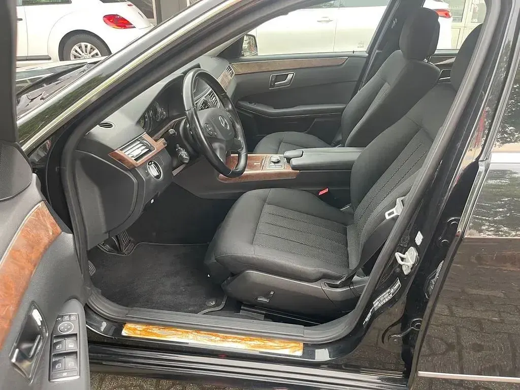 Gebraucht Mercedes E220 Elegance 170 PS (125 kW) 2011 Schwarz Limousine