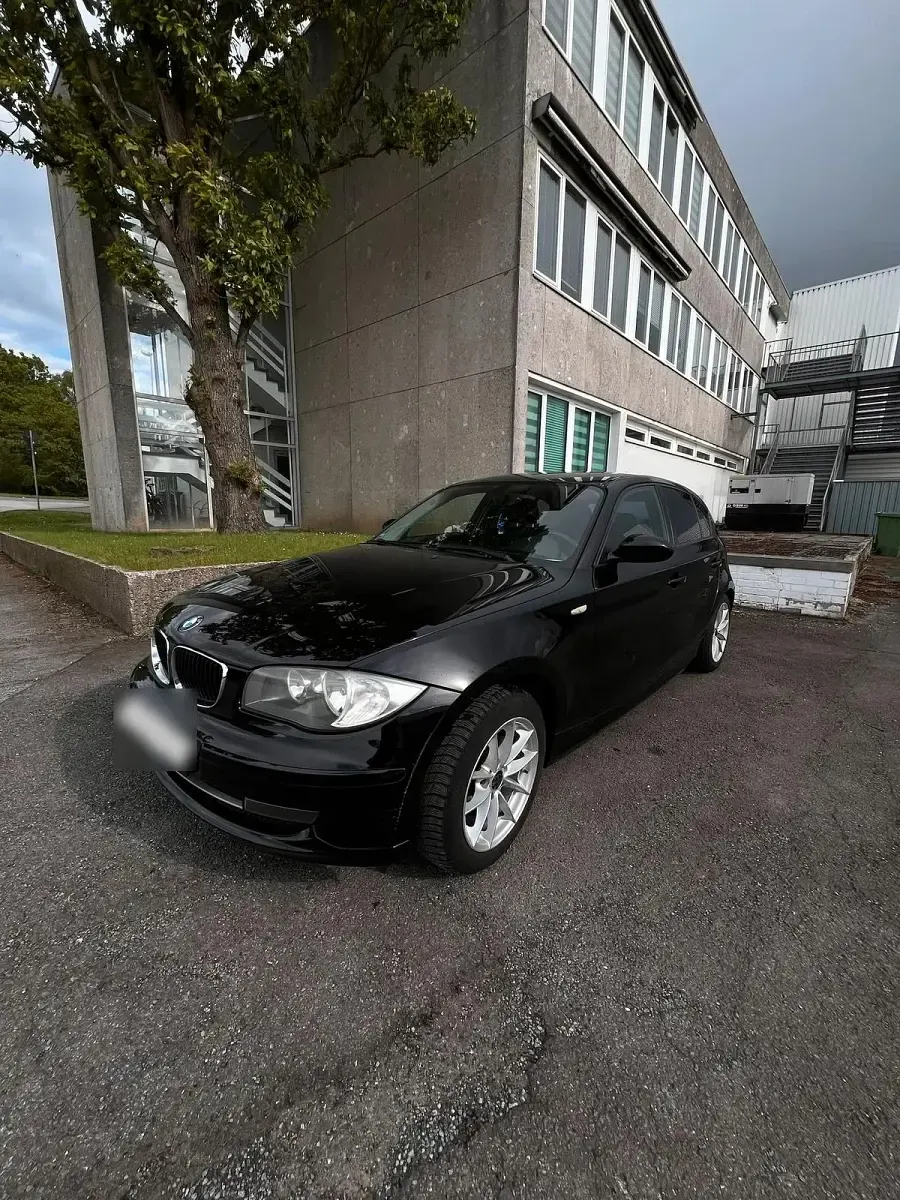 Gebraucht BMW 116 122 PS (89 kW) 2008 Schwarz Kleinwagen