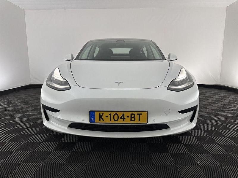 Gebraucht Tesla Model 3 Standard Range 175 kW (238 PS) 2020 Weiß Limousine