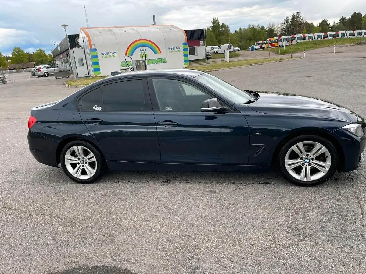 Gebraucht BMW 318 Sport Line 143 PS (105 kW) 2012 Limousine