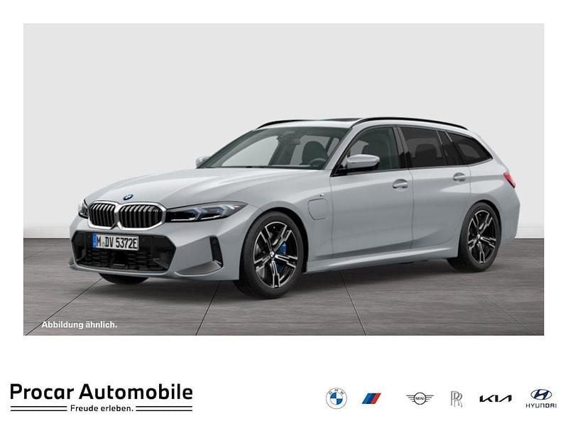 Gebraucht BMW 330e Performance 292 PS (214 kW) 2025 Grau Kombi