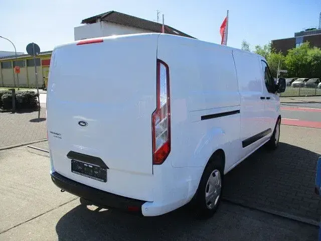Gebraucht Ford Transit Custom 131 PS (96 kW) 2022 Weiß Van / Kleinbus
