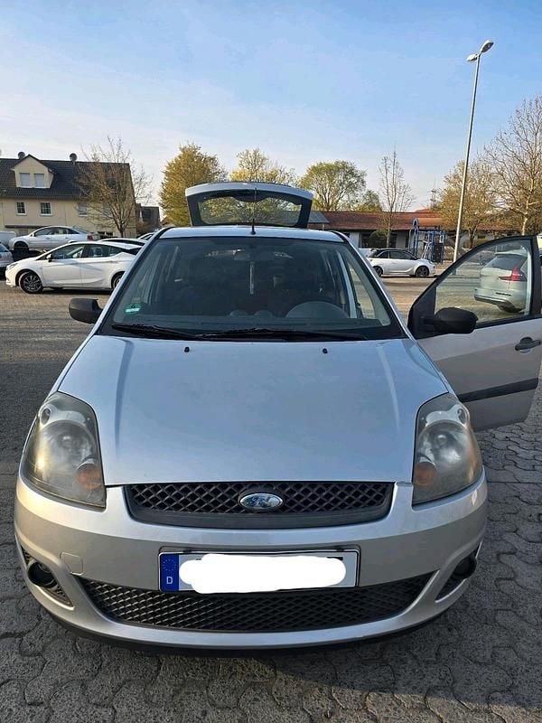 Gebraucht Ford Fiesta 59 PS (43 kW) 2007 Silber Kleinwagen