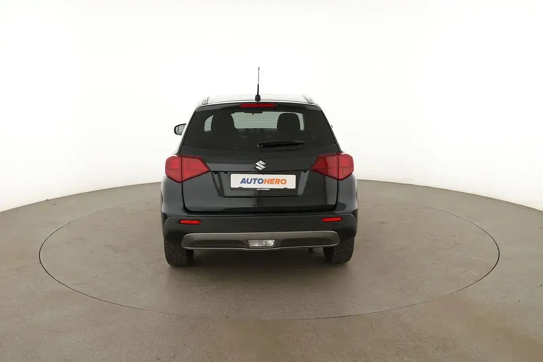Gebraucht Suzuki Vitara Comfort+ 140 PS (102 kW) 2021 Schwarz SUV