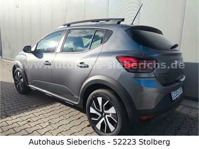 Neu Dacia Sandero Expression 101 PS (74 kW) 2025 Grau Limousine