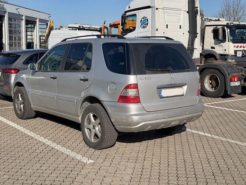 Gebraucht Mercedes ML400 250 PS (183 kW) 2004 Brillantsilber  metalliclack SUV