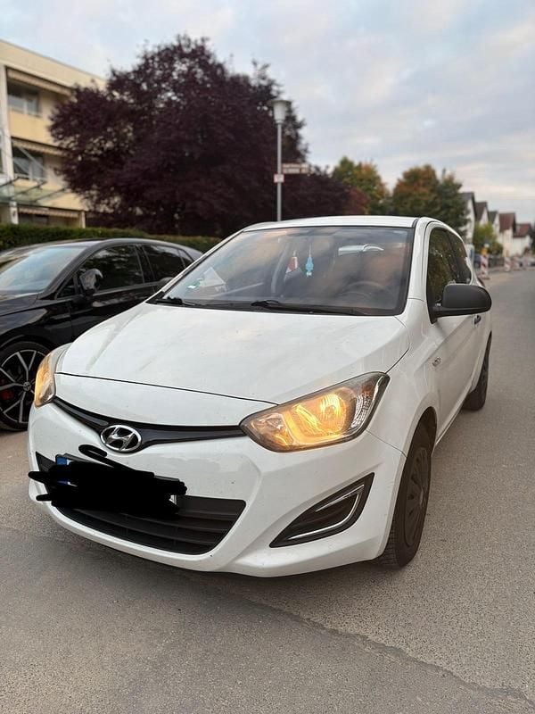 Weiß Gebraucht 2013 Hyundai i20 Kleinwagen | 3.750 € (Fairer Preis) - Bild 1/4