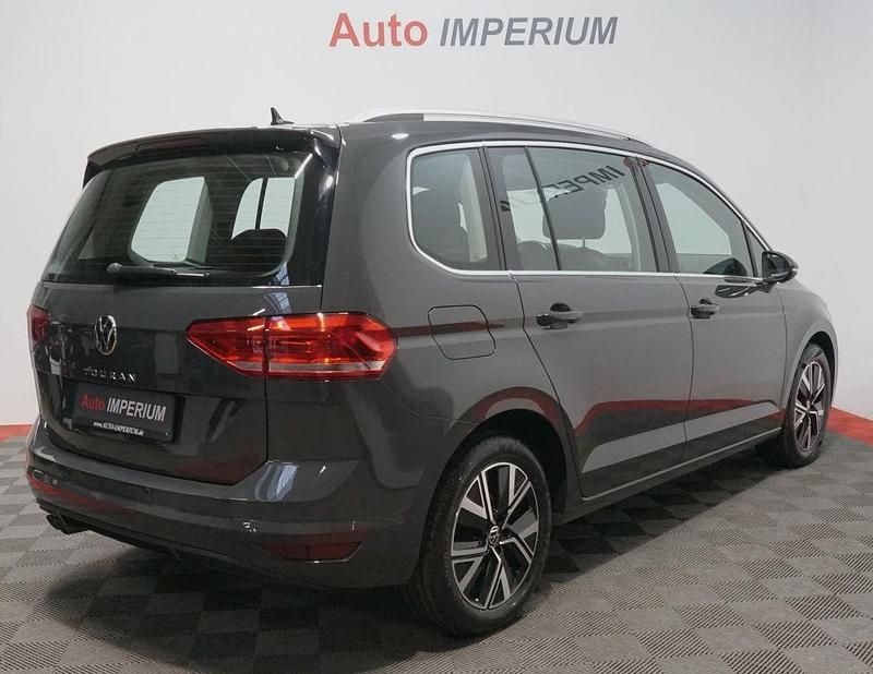 Gebraucht VW Touran Highline 150 PS (110 kW) 2022 Uranograu Van / Kleinbus
