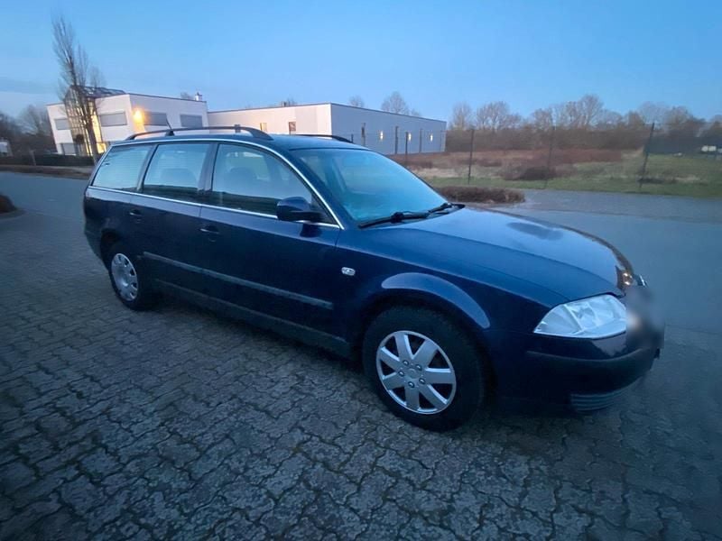 Gebraucht VW Passat 115 PS (84 kW) 2001 Blau Kombi