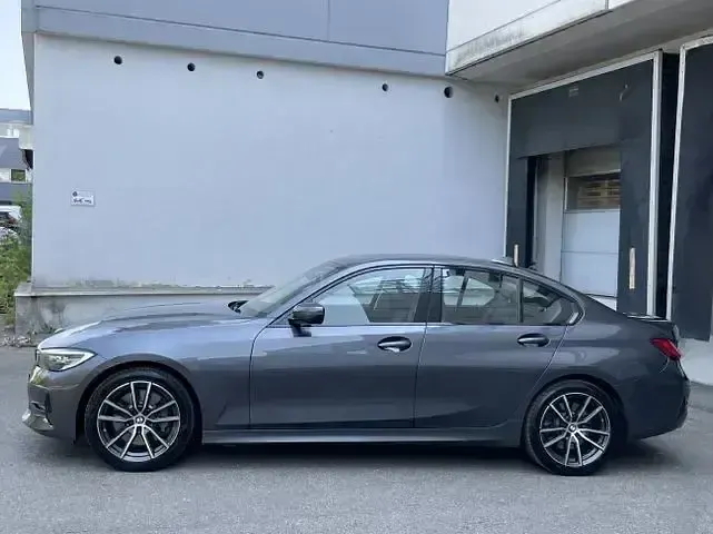 Gebraucht BMW 330 Sport Line 258 PS (189 kW) 2020 Grau Limousine