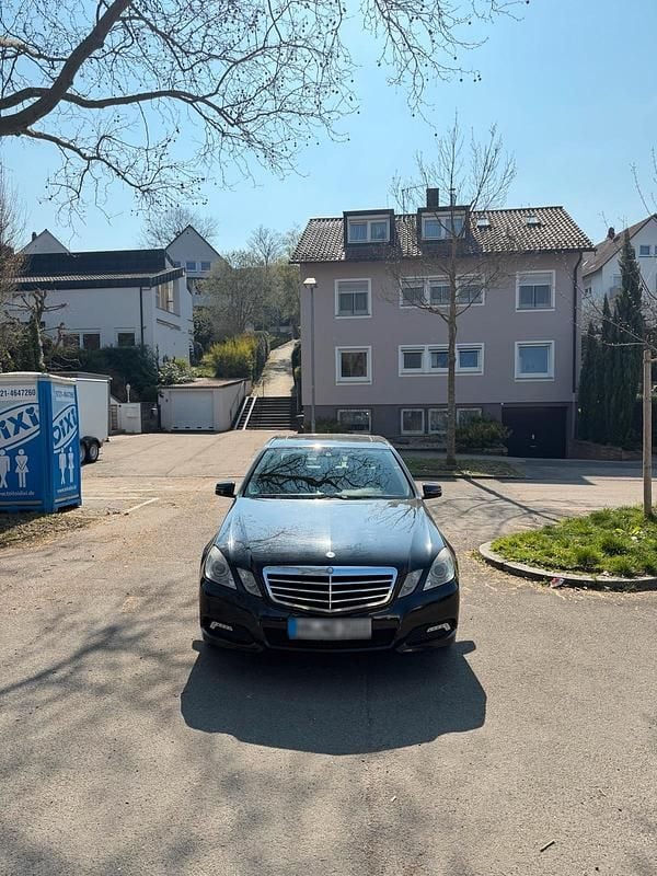 Gebraucht Mercedes E220 Avantgarde 170 PS (125 kW) 2009 Schwarz Limousine
