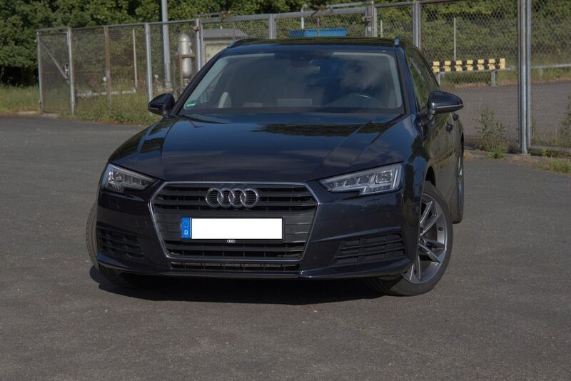 Blau Gebraucht 2016 Audi A4 Ambiente Kombi | 13.500 € (Guter Preis) - Bild 1/4