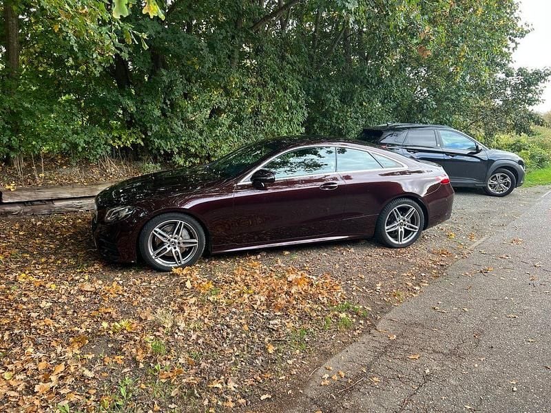 Gebraucht 2020 Mercedes E220 AMG line Coupé | 33.490 € (Superpreis) - Bild 1/4