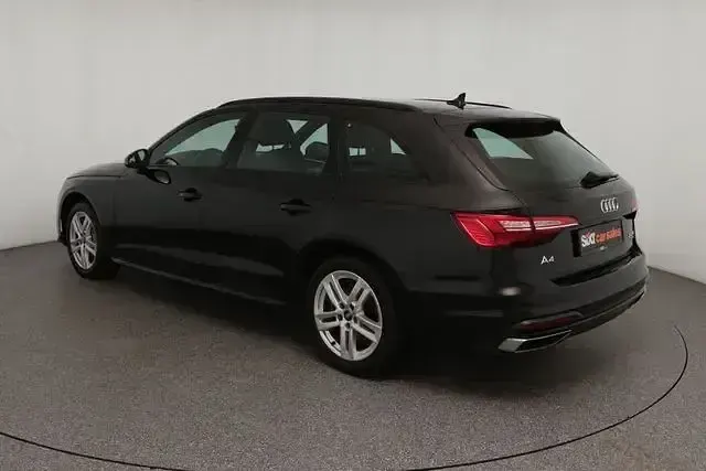 Używany Audi A4 Ambiente 204 KM (150 kW) 2024 Czarny Kombi