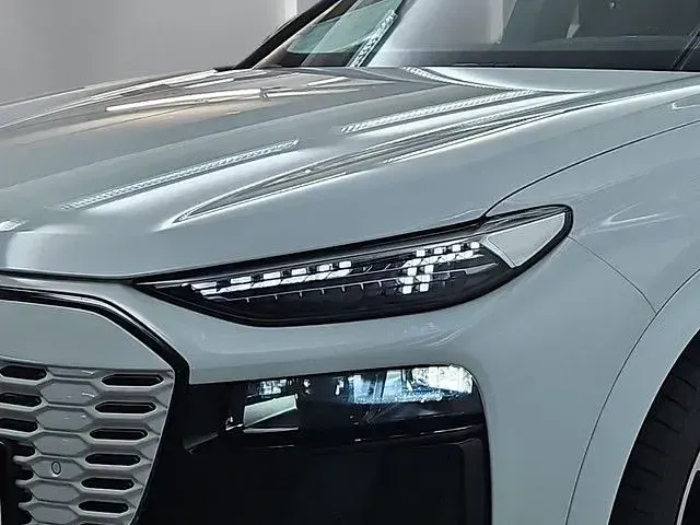 Gebraucht Audi Q6 Sportback e-tron Performance 225 kW (306 PS) 2025 Gletscherweiß metallic SUV