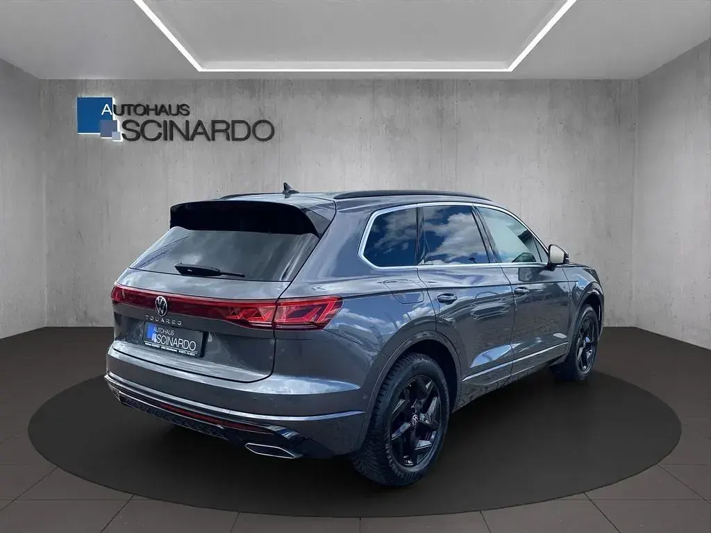 Gebraucht VW Touareg R-line 231 PS (169 kW) 2025 Silizium grau SUV