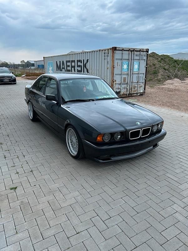 Gebraucht BMW 525 192 PS (141 kW) 1992 Schwarz Limousine