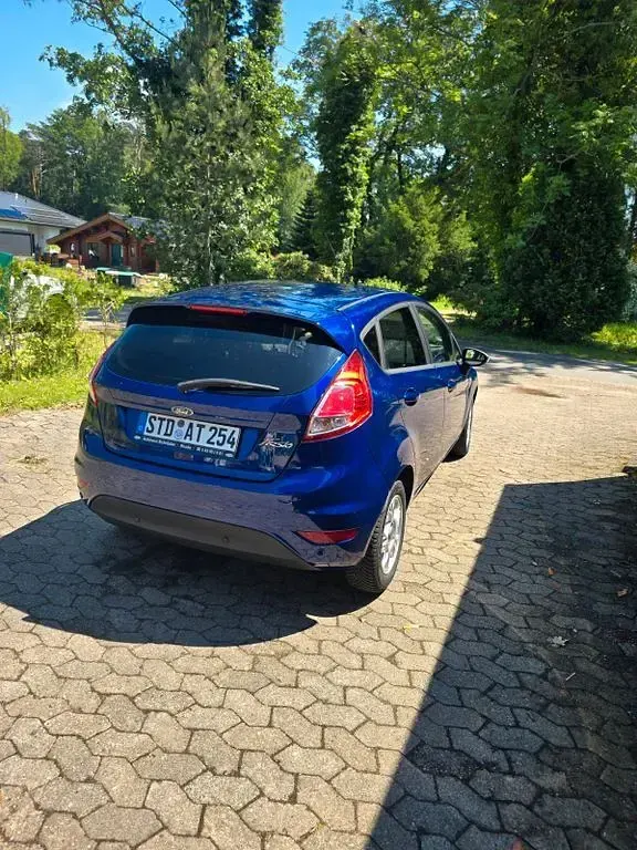 Gebraucht Ford Fiesta Trend 75 PS (55 kW) 2016 Blau Kleinwagen