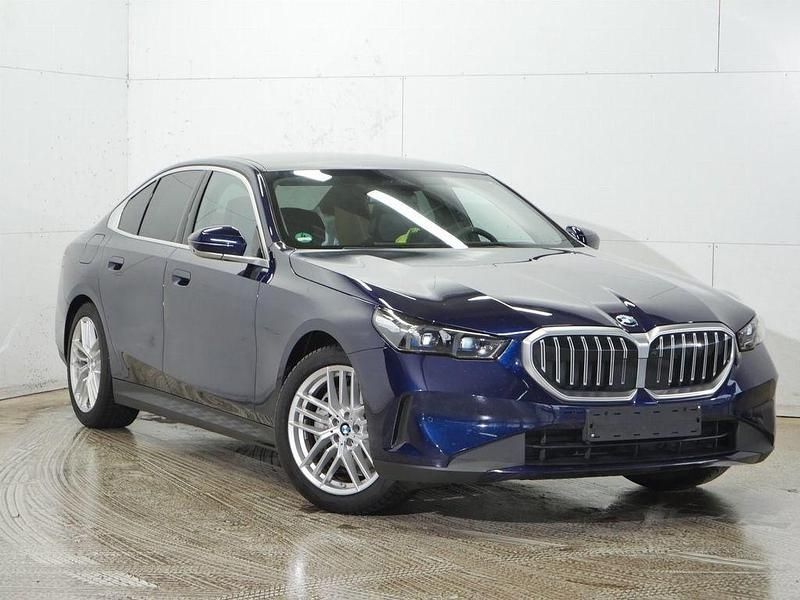 Gebraucht BMW 540 Sport Line 303 PS (222 kW) 2024 Blau Limousine