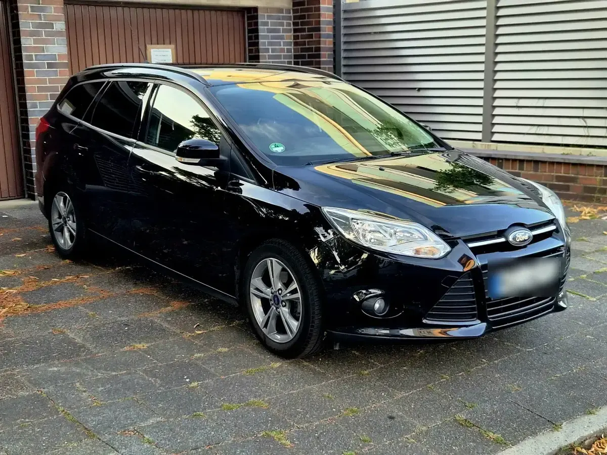 Gebraucht Ford Focus Sport 125 PS (91 kW) 2014 Schwarz Kombi