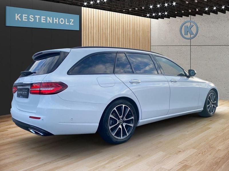 Gebraucht Mercedes E220 Avantgarde 200 PS (147 kW) 2024 Weiß Limousine