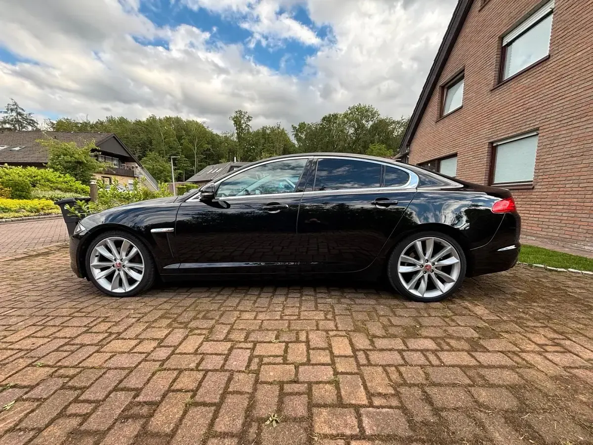 Gebraucht Jaguar XF 241 PS (177 kW) 2011 Schwarz Limousine