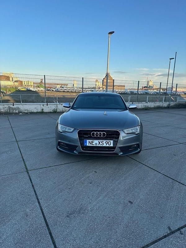 Grau Gebraucht 2012 Audi A5 Coupé | 7.500 € (Superpreis) - Bild 1/4